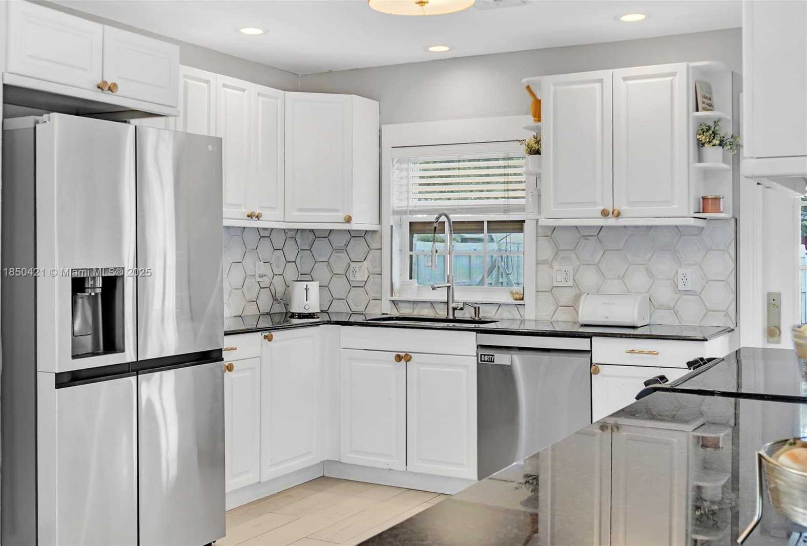 Small Image of 2221 NORTH 43RD AVE, Hollywood Number 17