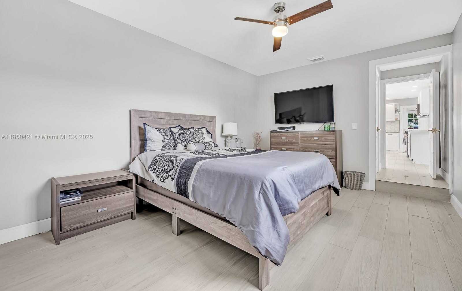 Small Image of 2221 NORTH 43RD AVE, Hollywood Number 19