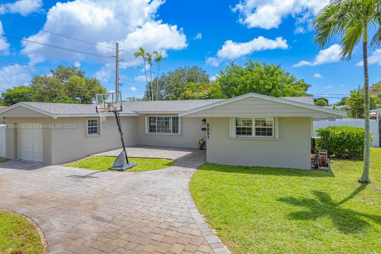 Small Image of 2221 NORTH 43RD AVE, Hollywood Number 3