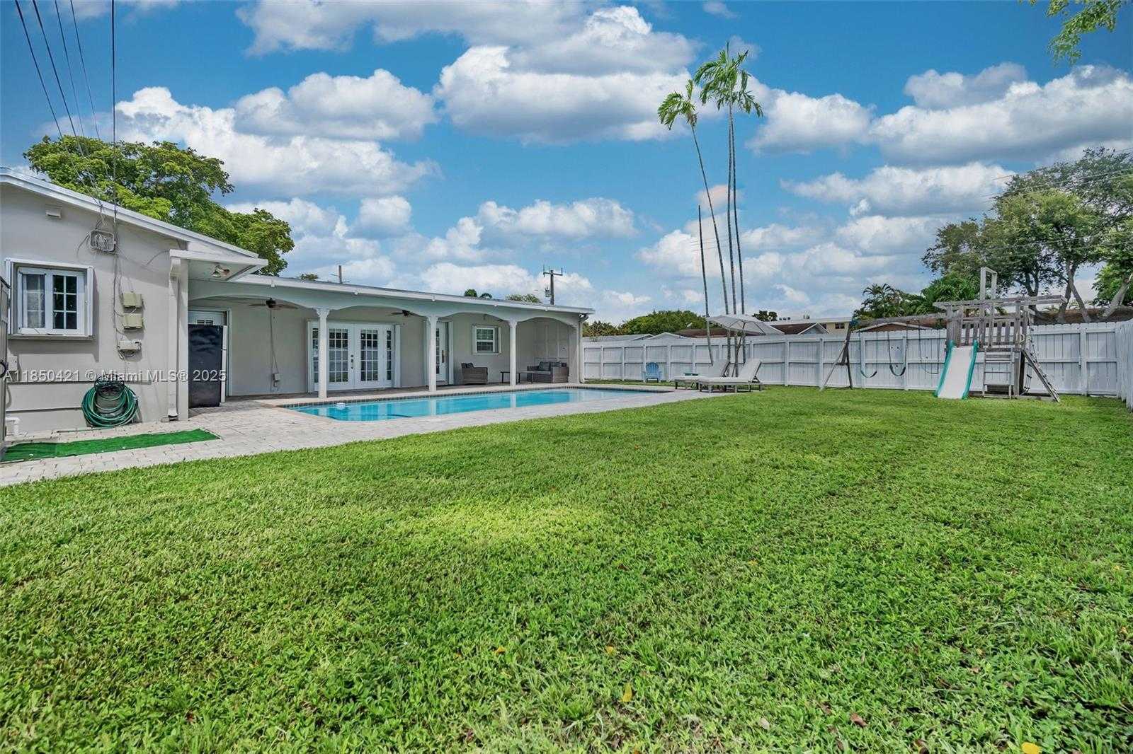 Small Image of 2221 NORTH 43RD AVE, Hollywood Number 47