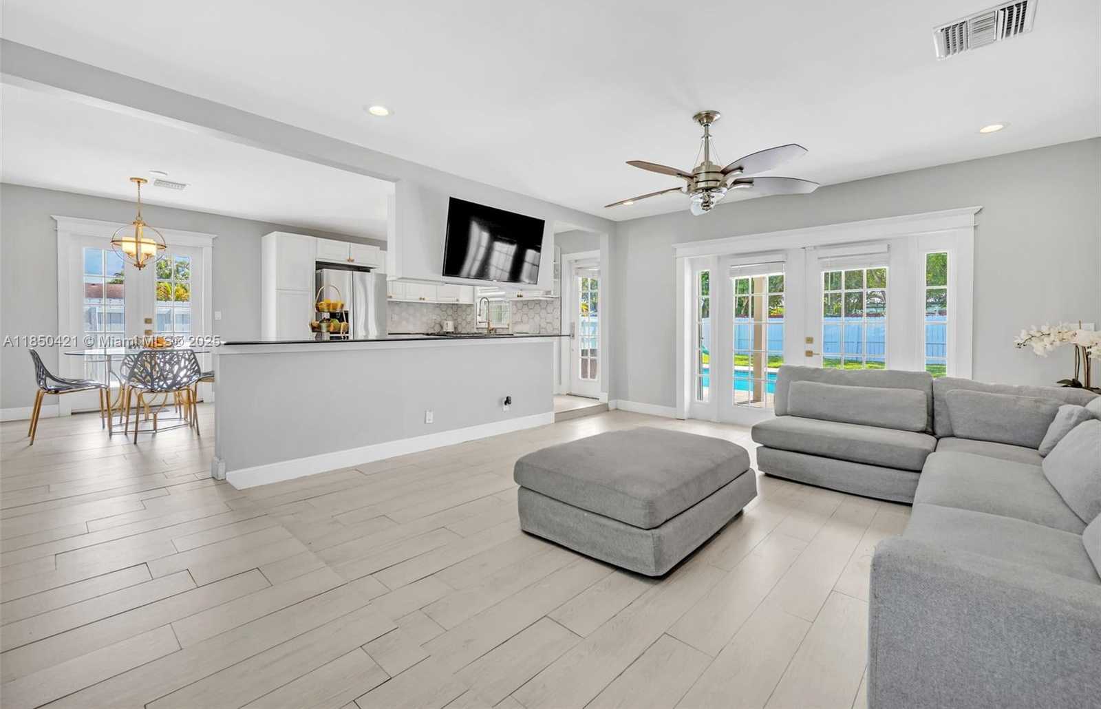 Small Image of 2221 NORTH 43RD AVE, Hollywood Number 5