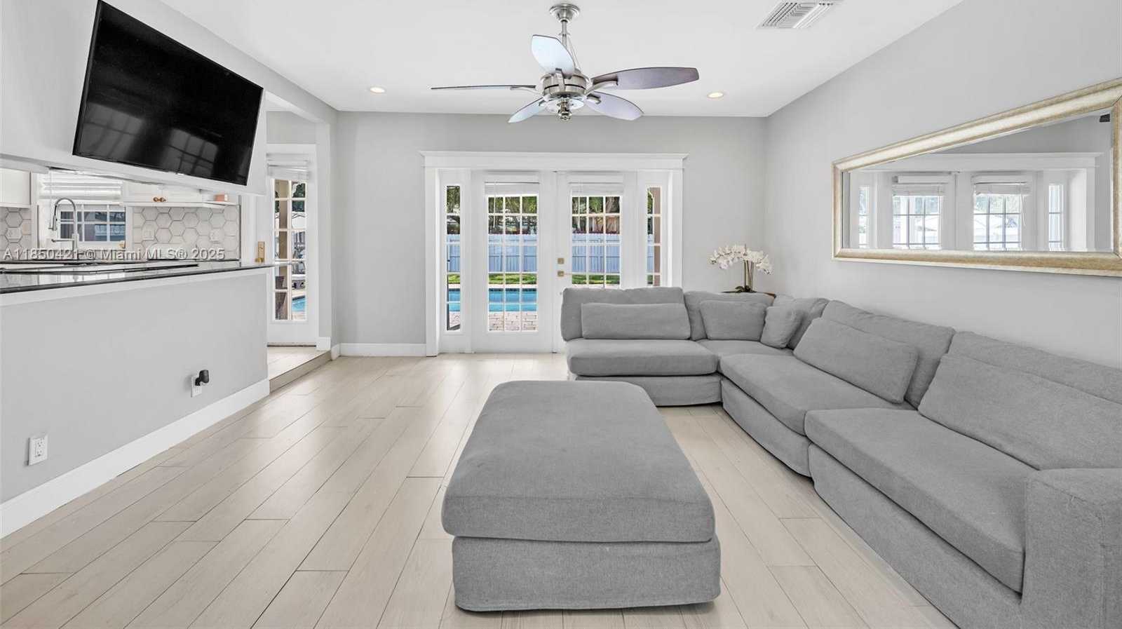 Small Image of 2221 NORTH 43RD AVE, Hollywood Number 6