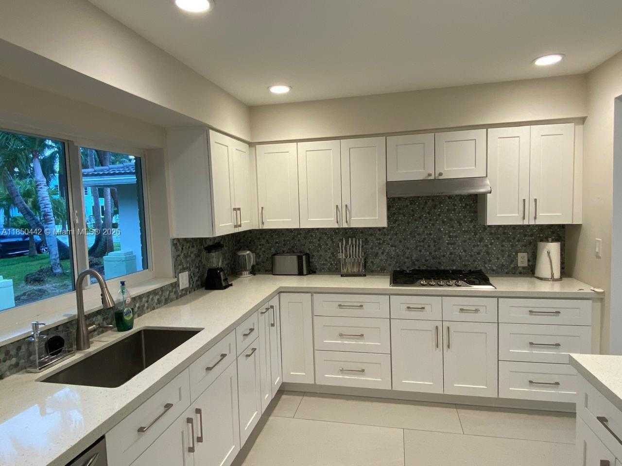Small Image of 1438 HARRISON ST, Hollywood Number 3