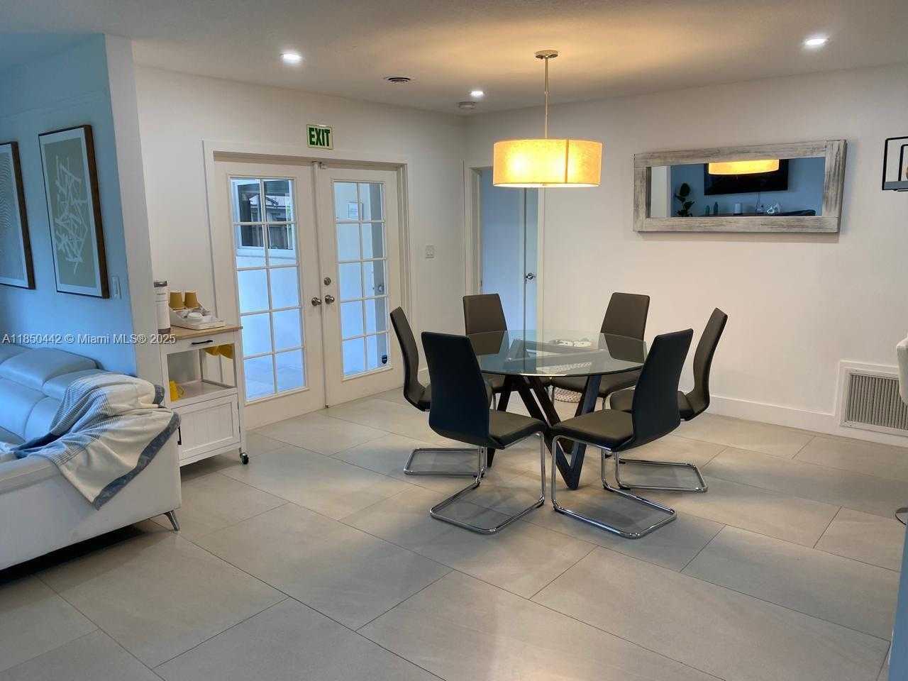 Small Image of 1438 HARRISON ST, Hollywood Number 6