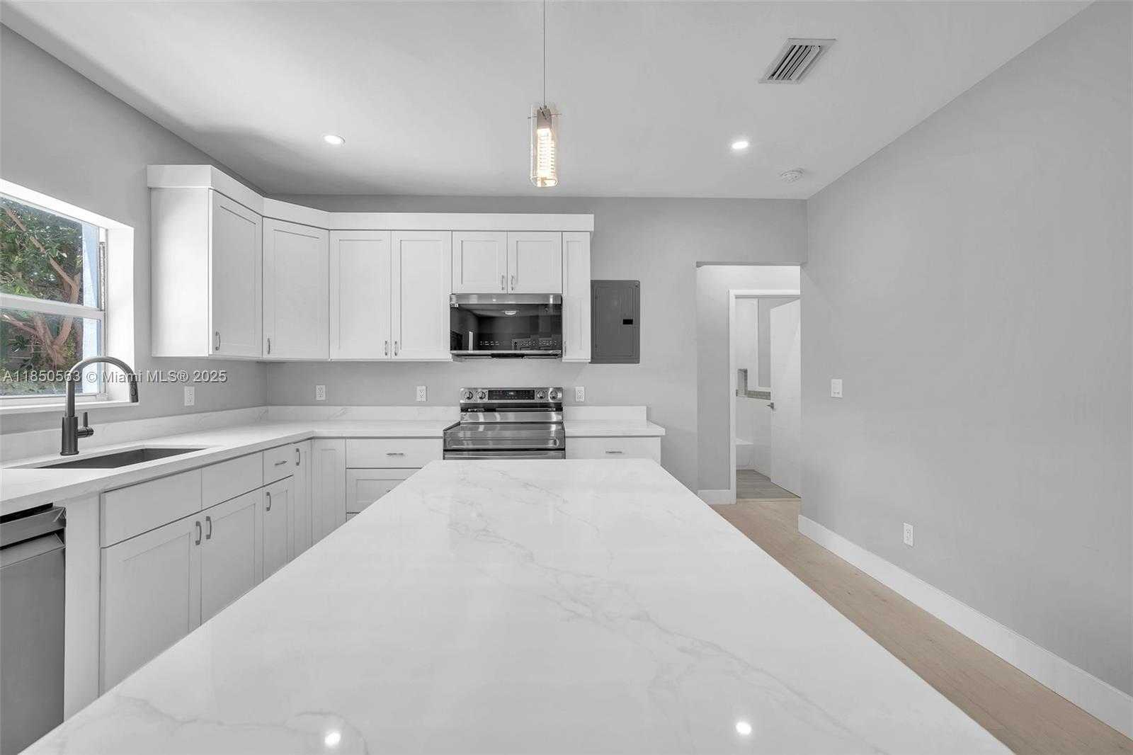 Small Image of 421 NORTH WEST 59TH ST, Miami Number 13