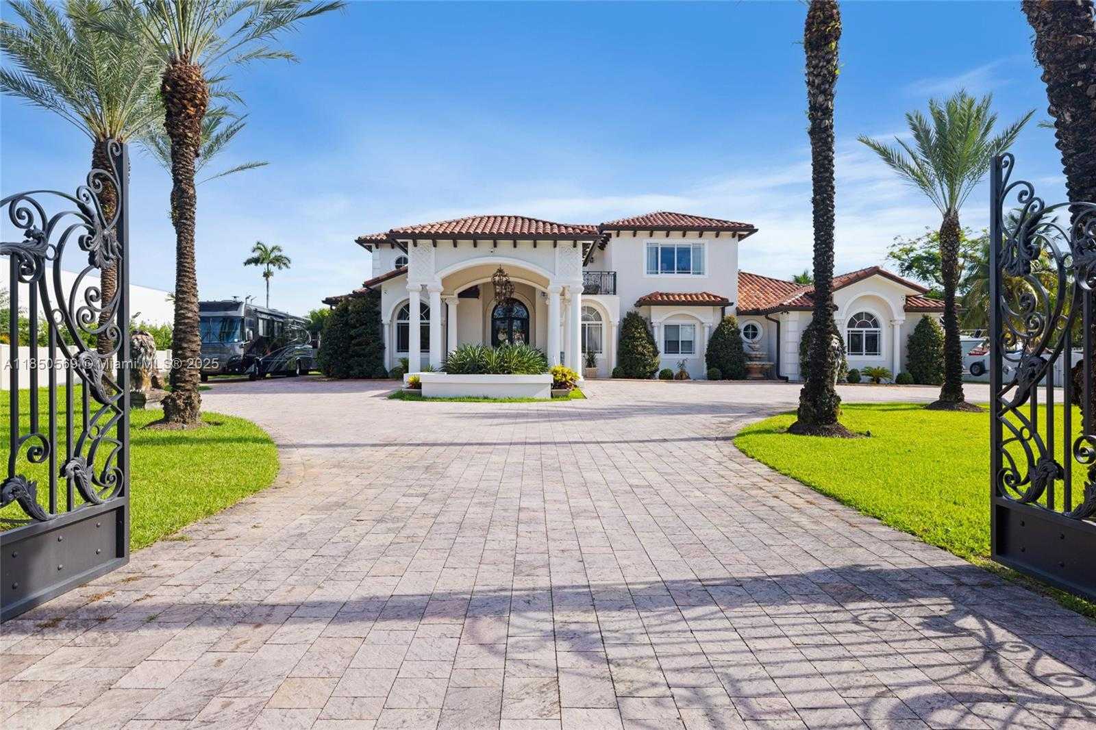 Small Image of 9861 NORTH WEST 135TH ST, Hialeah Gardens Number 3