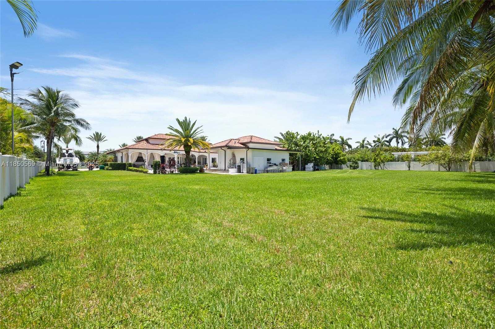 Small Image of 9861 NORTH WEST 135TH ST, Hialeah Gardens Number 52