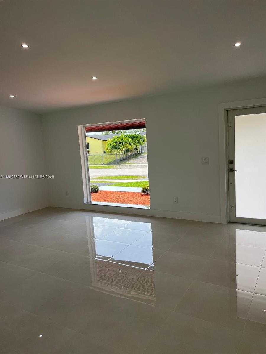 Small Image of 26222 SOUTH WEST 124TH PL, Homestead Number 2