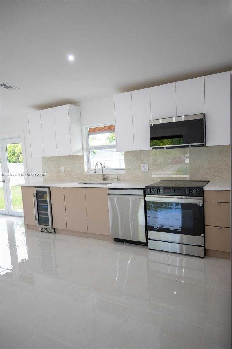 Small Image of 26222 SOUTH WEST 124TH PL, Homestead Number 5