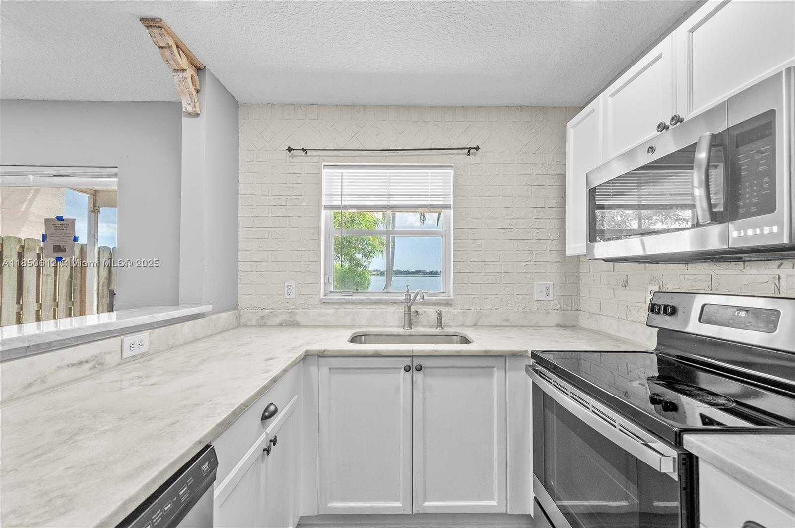 Small Image of 3226 WEST BUENA VISTA DR, Margate Number 11