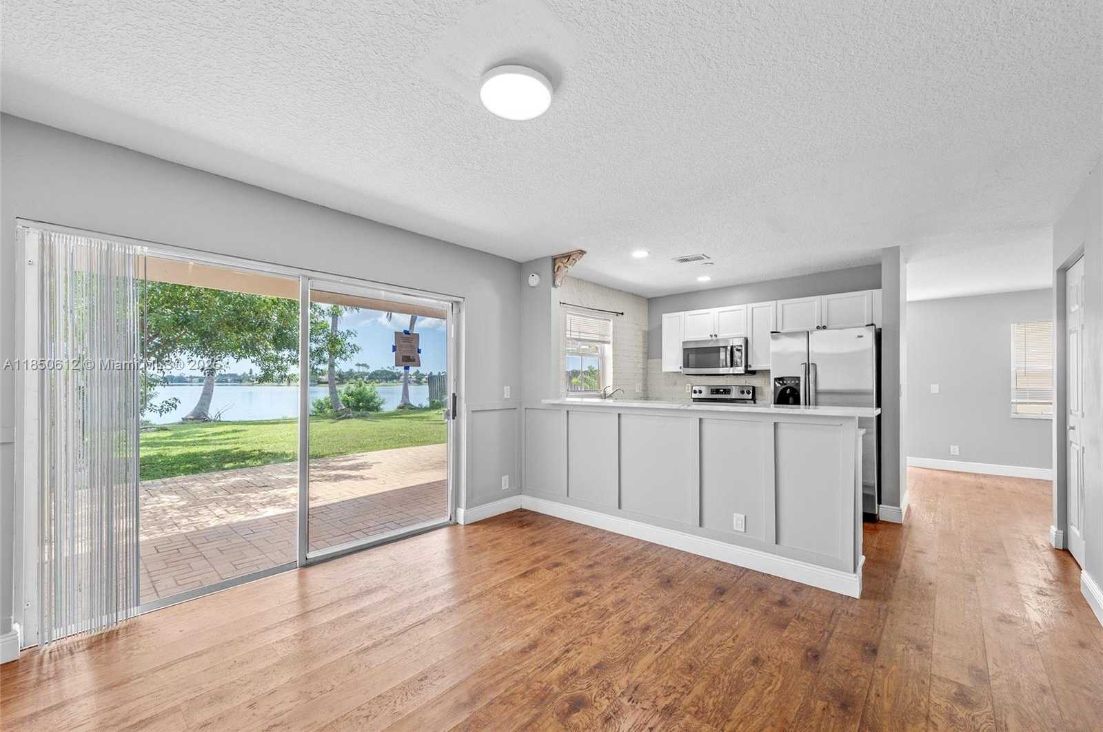 Small Image of 3226 WEST BUENA VISTA DR, Margate Number 13