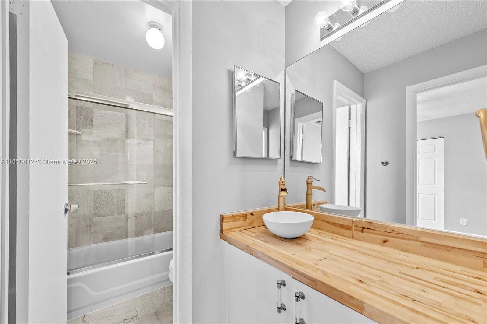 Small Image of 3226 WEST BUENA VISTA DR, Margate Number 22
