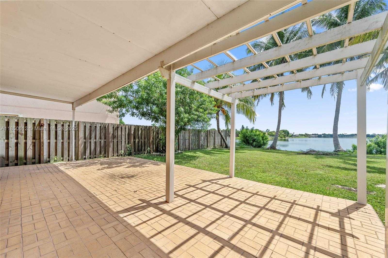 Small Image of 3226 WEST BUENA VISTA DR, Margate Number 25