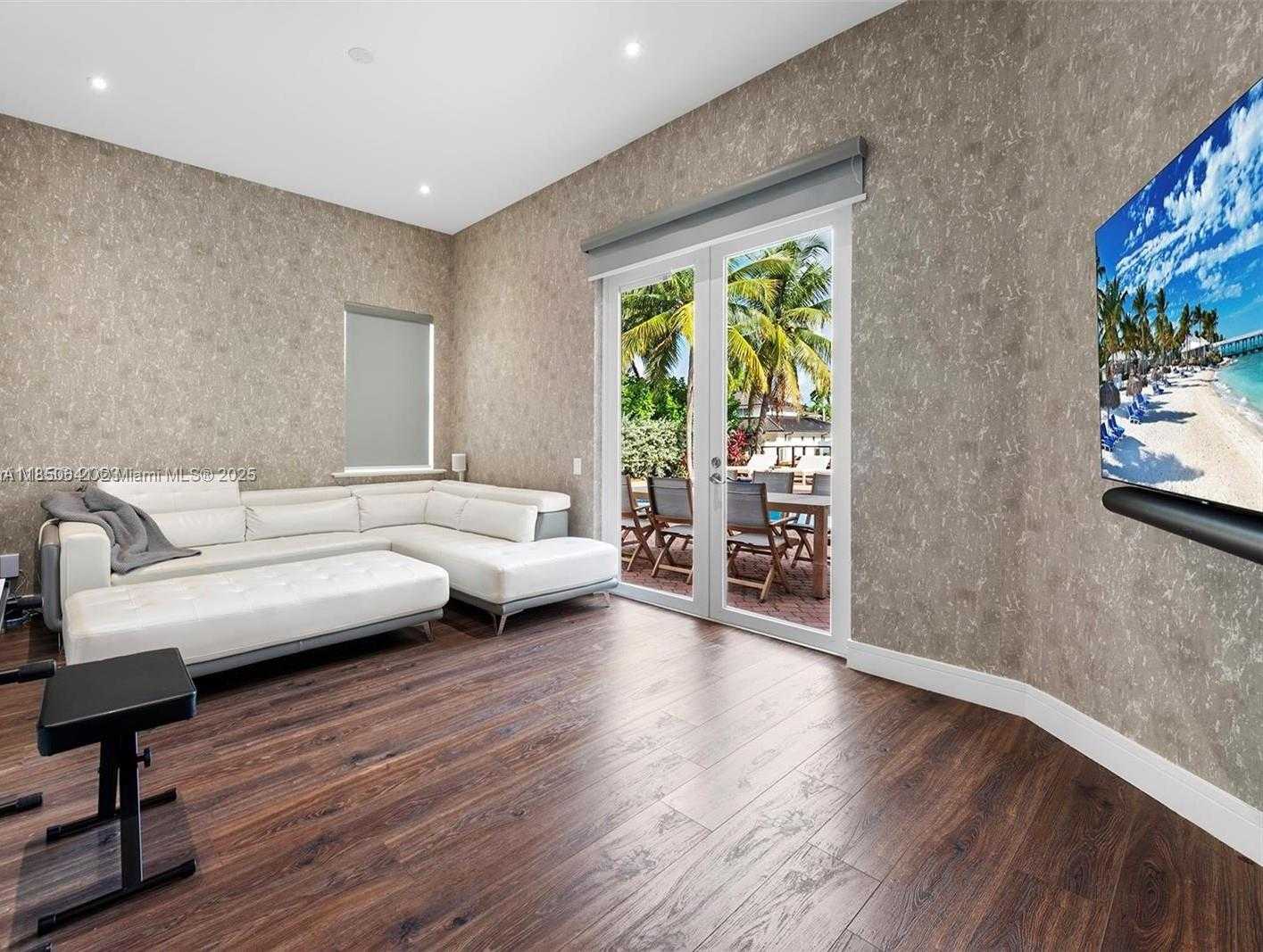 Small Image of 1031 HARBOR CT, Hollywood Number 16
