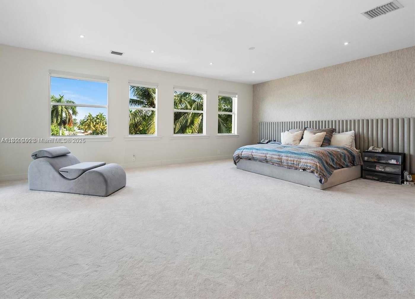 Small Image of 1031 HARBOR CT, Hollywood Number 8