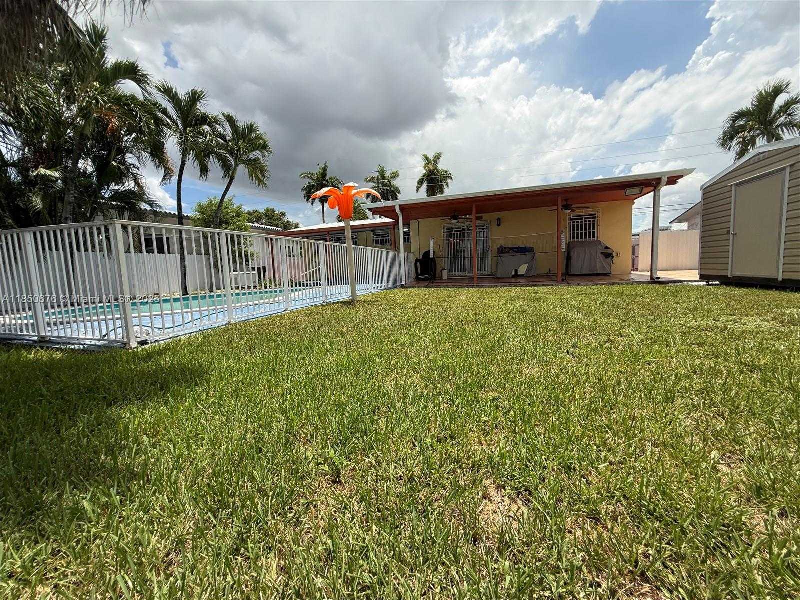 Small Image of 861 WEST 51ST PL, Hialeah Number 11