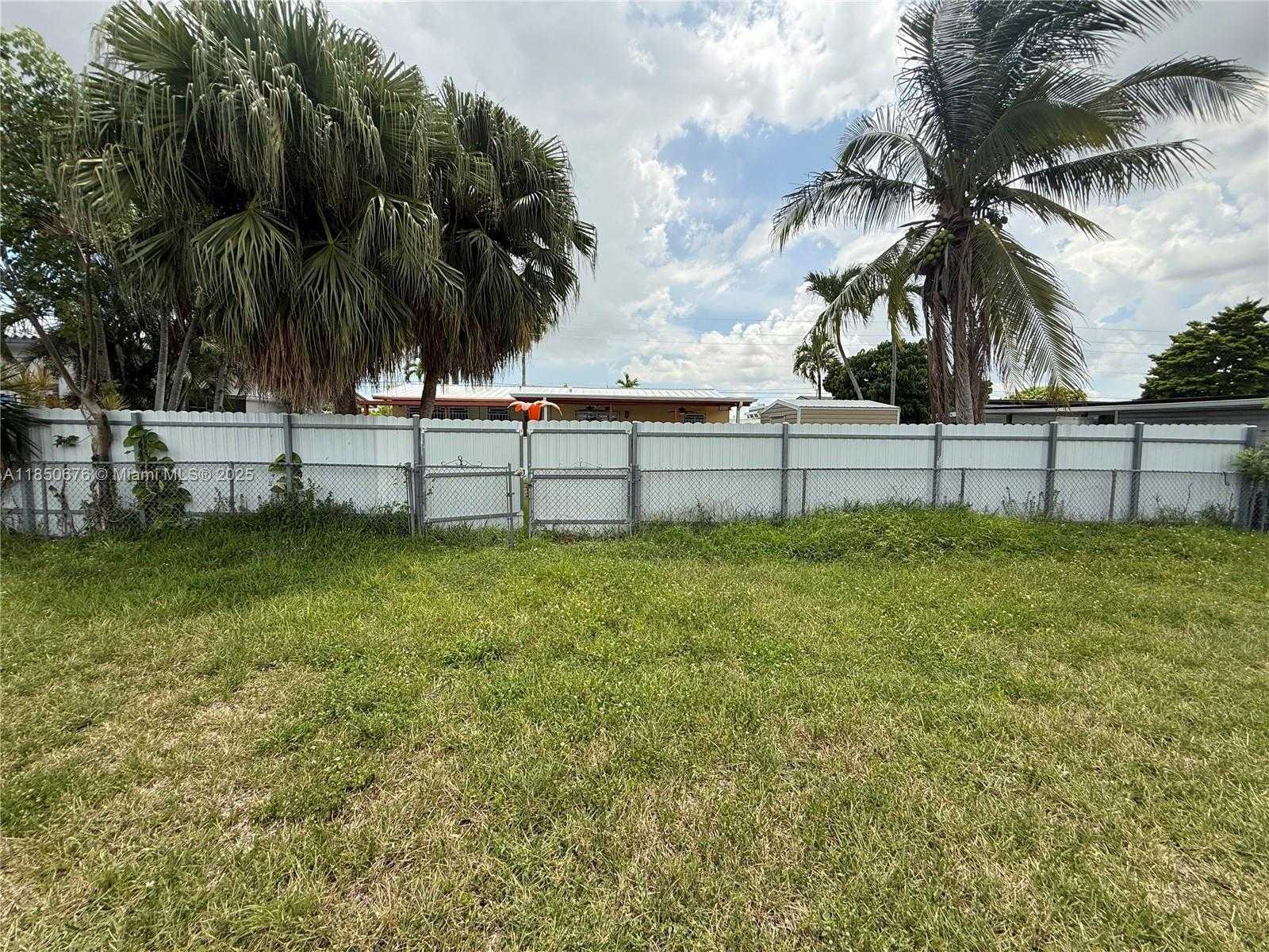 Small Image of 861 WEST 51ST PL, Hialeah Number 13