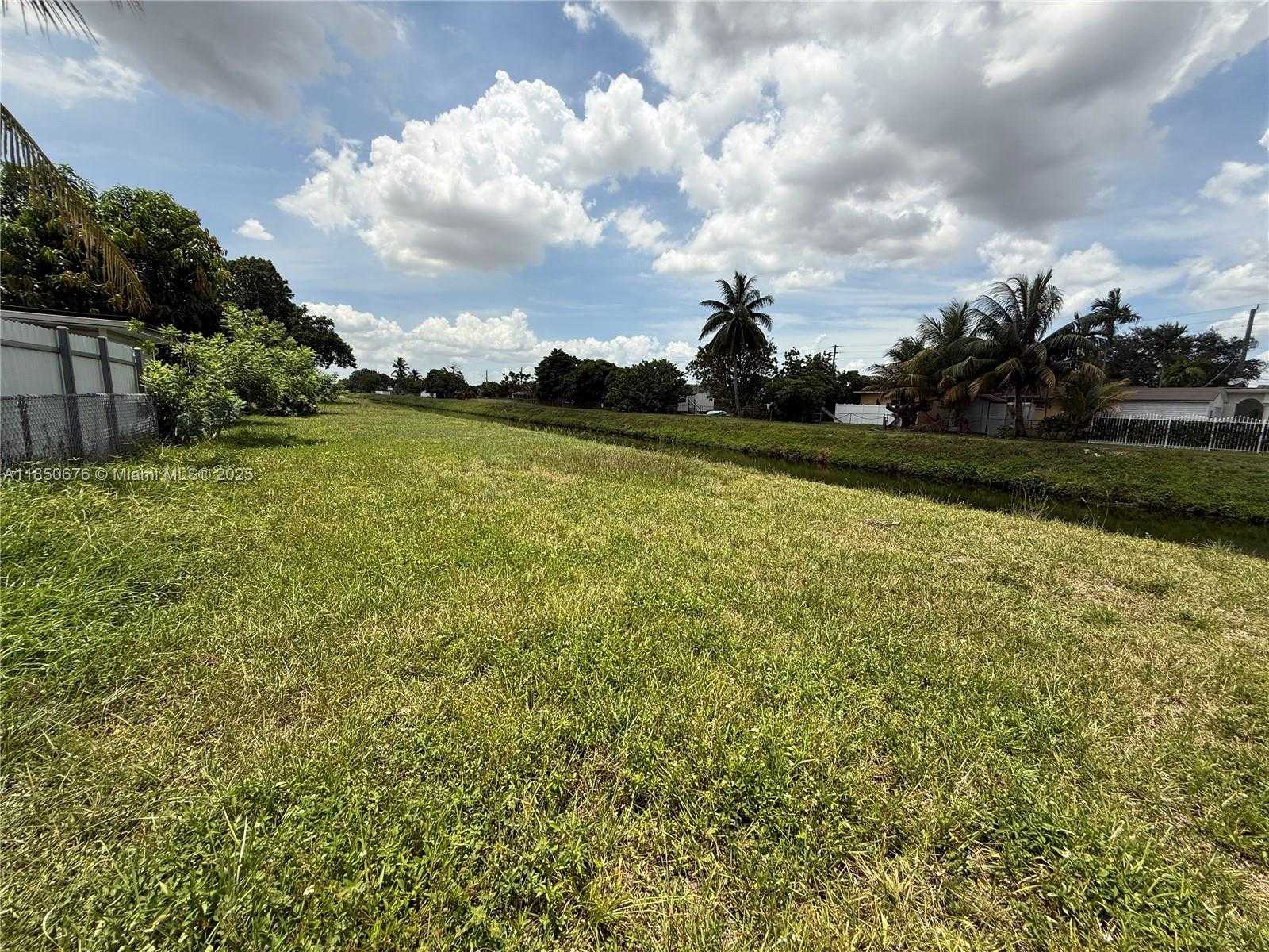 Small Image of 861 WEST 51ST PL, Hialeah Number 14