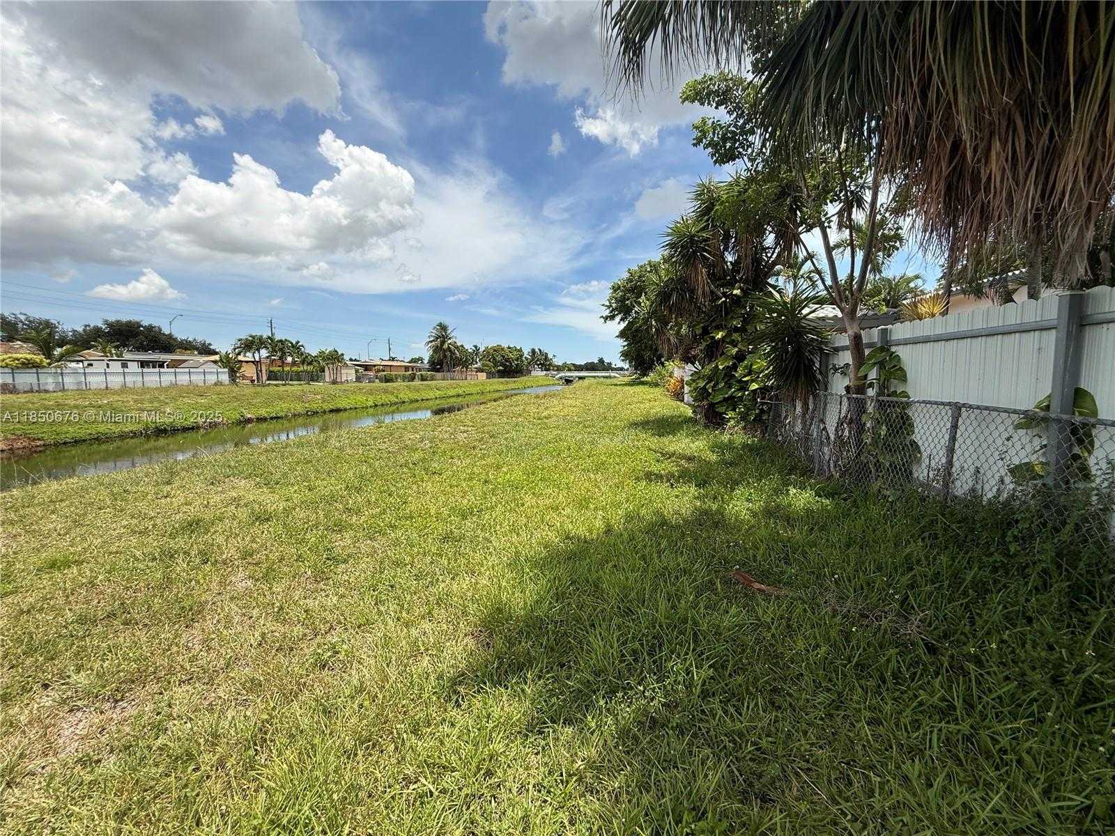 Small Image of 861 WEST 51ST PL, Hialeah Number 15