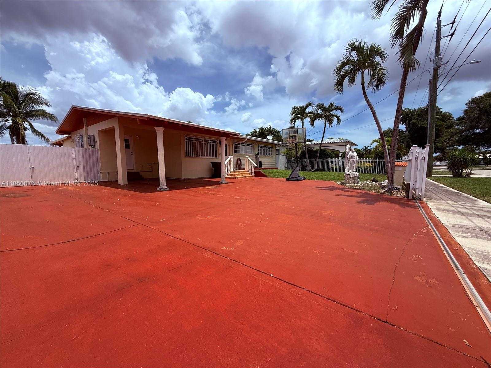 Small Image of 861 WEST 51ST PL, Hialeah Number 2