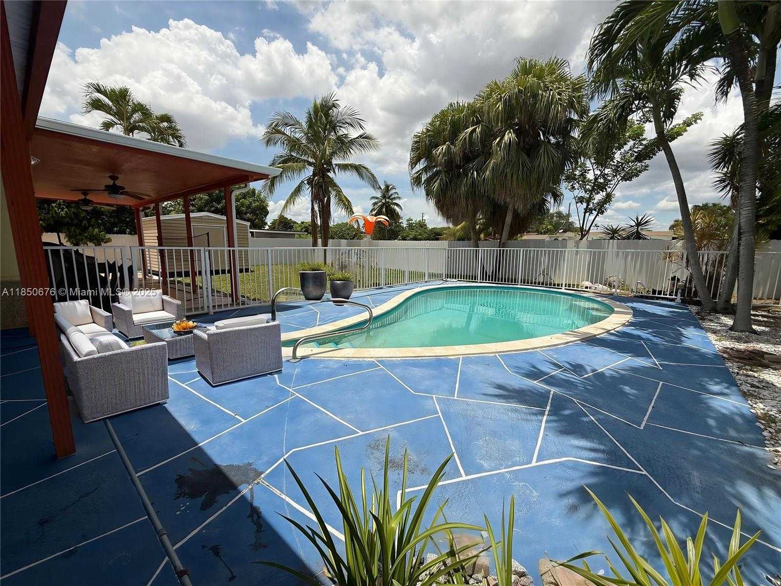 Small Image of 861 WEST 51ST PL, Hialeah Number 7