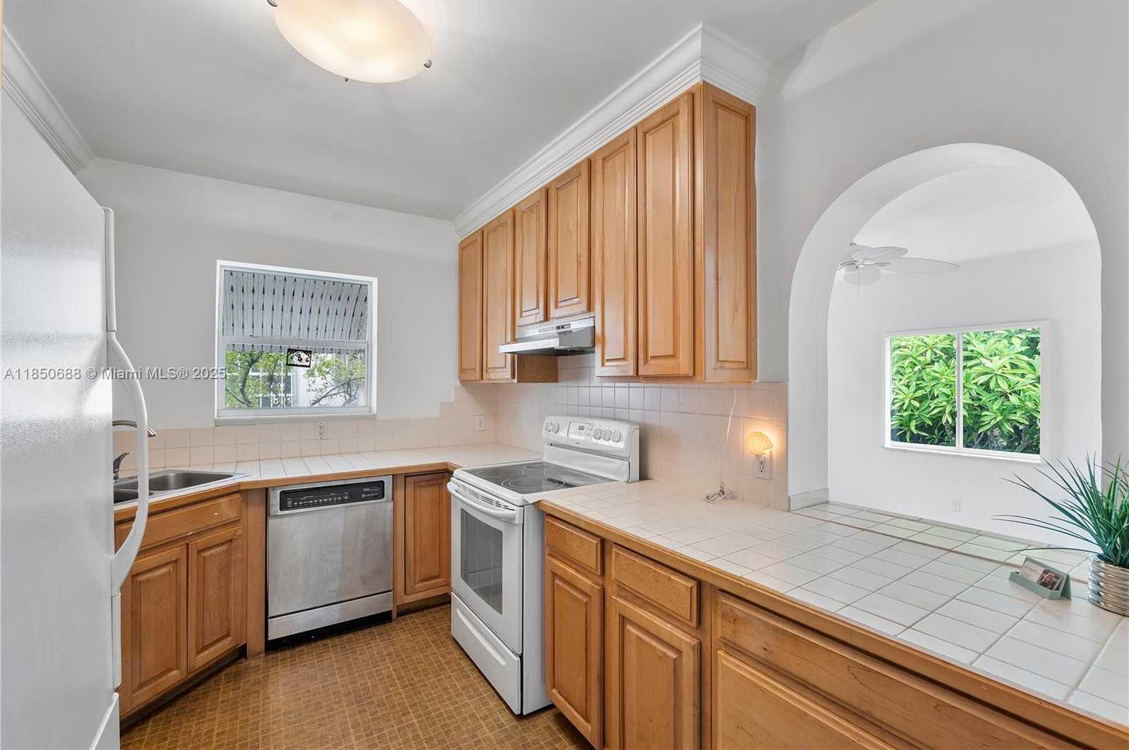 Small Image of 2121 SOUTH WEST 20TH ST, Miami Number 12