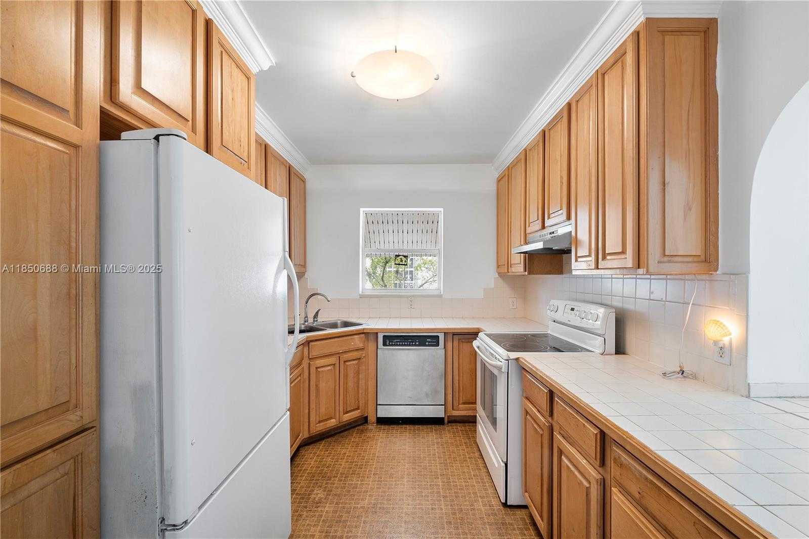 Small Image of 2121 SOUTH WEST 20TH ST, Miami Number 14