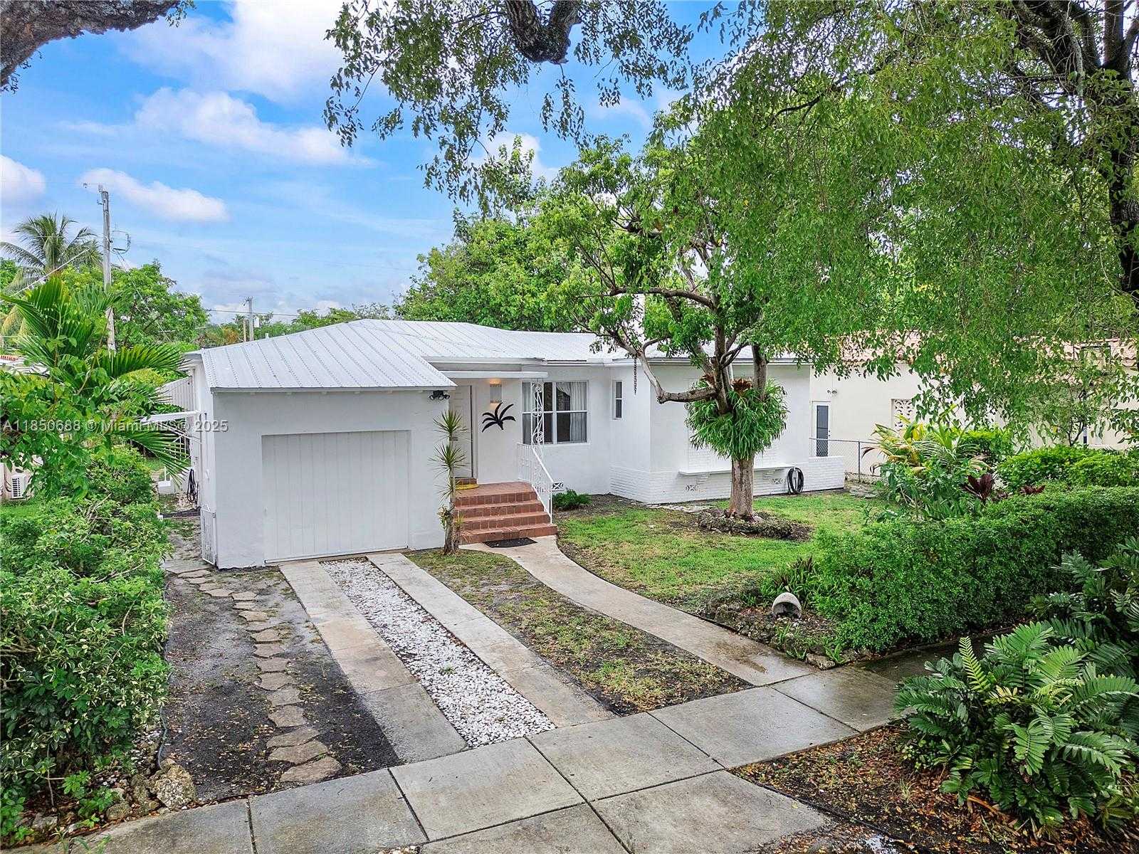Small Image of 2121 SOUTH WEST 20TH ST, Miami Number 4