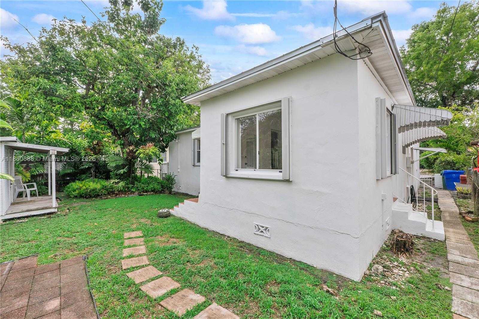 Small Image of 2121 SOUTH WEST 20TH ST, Miami Number 5