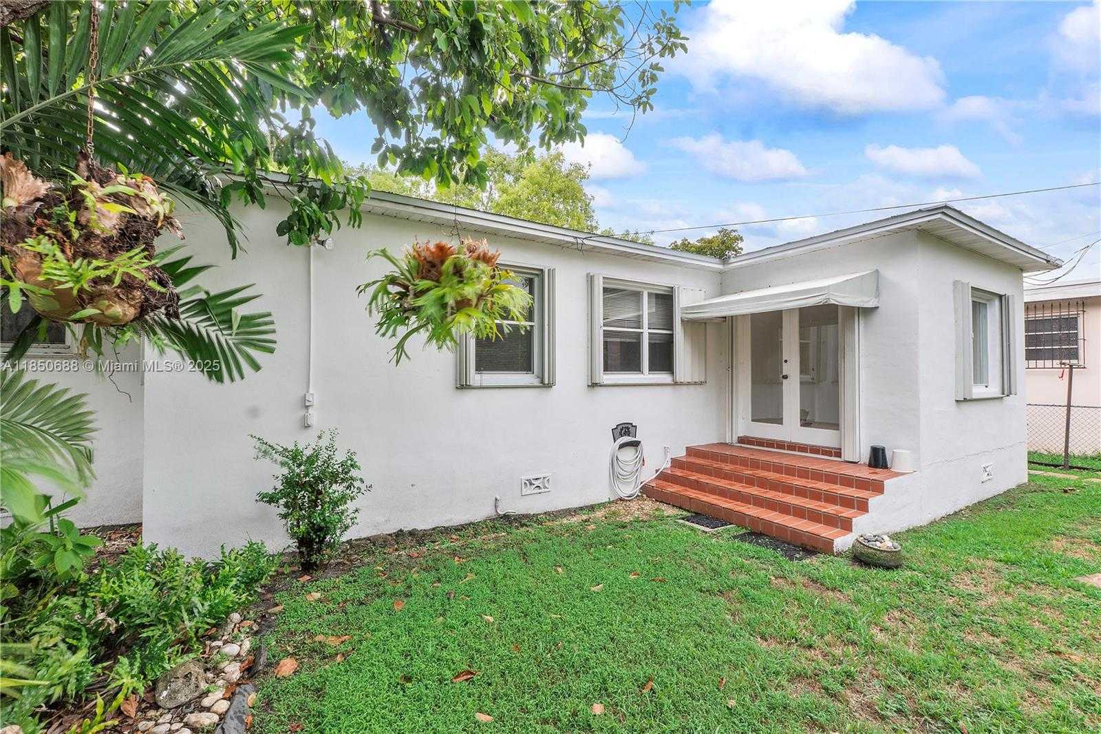 Small Image of 2121 SOUTH WEST 20TH ST, Miami Number 7
