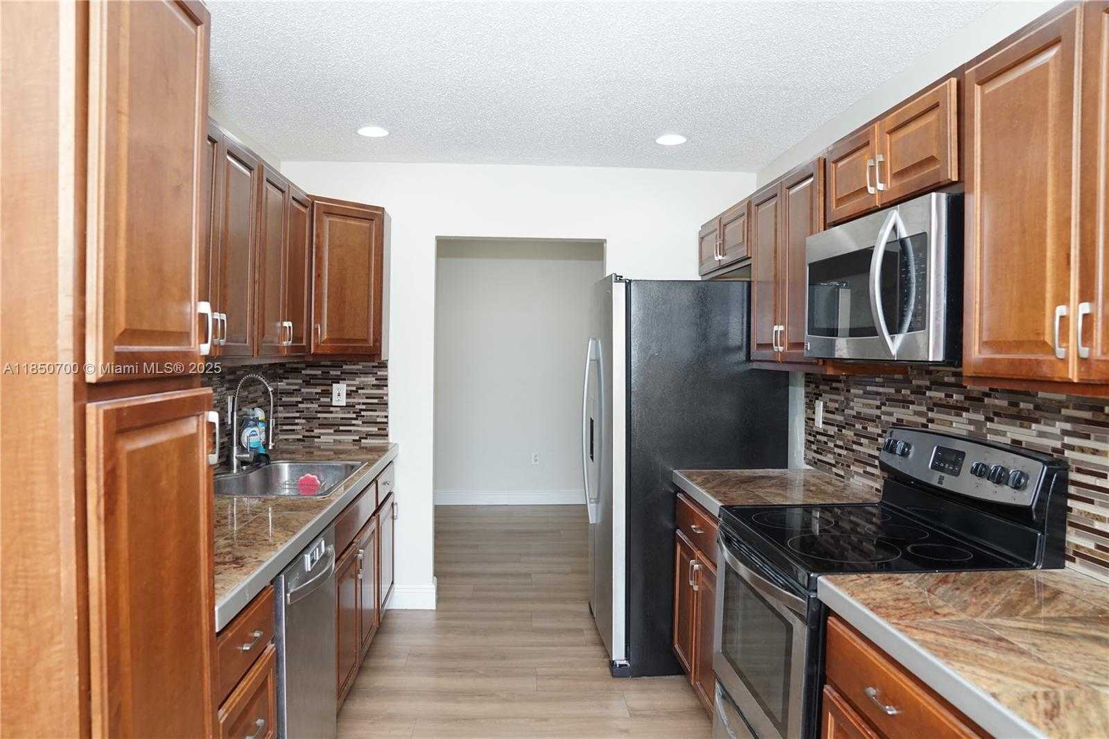Small Image of 2405 NORTH WEST 54TH ST, Tamarac Number 11