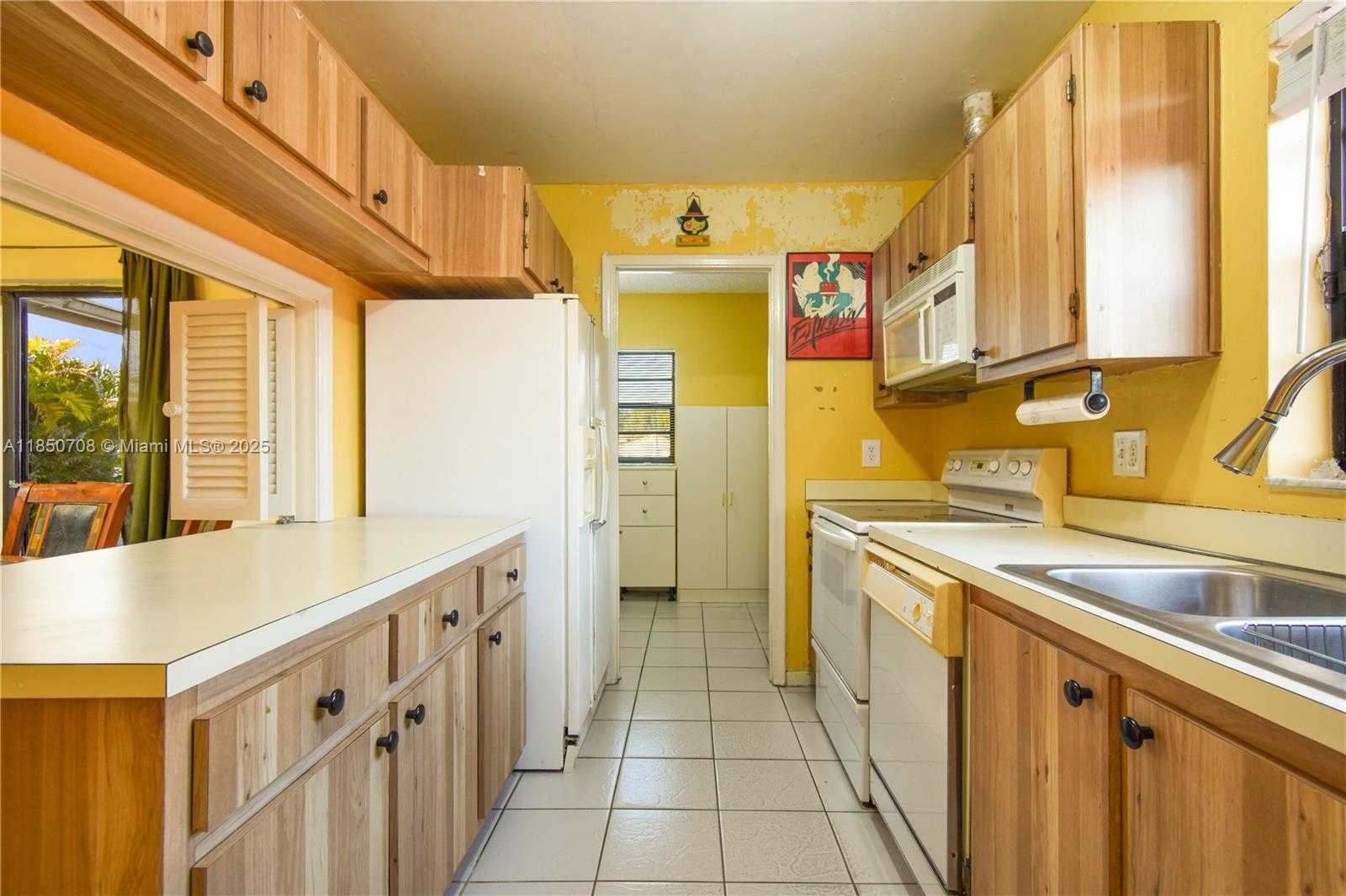 Small Image of 13880 SOUTH WEST 44TH TER, Miami Number 10