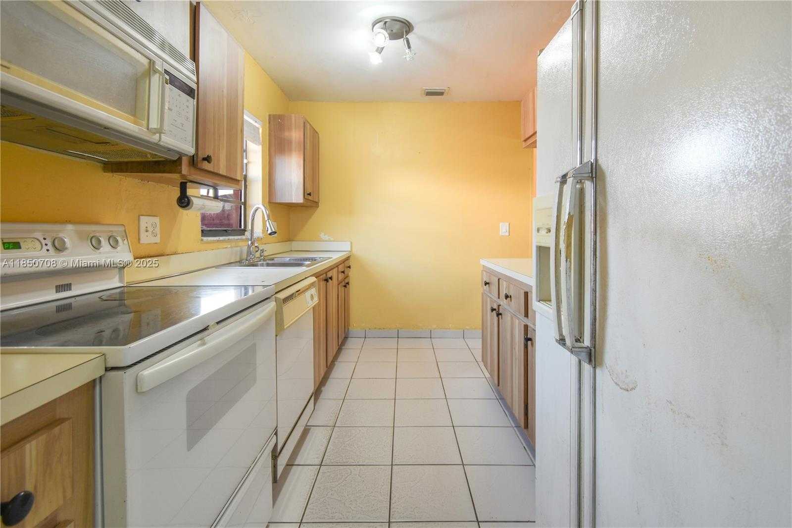 Small Image of 13880 SOUTH WEST 44TH TER, Miami Number 11