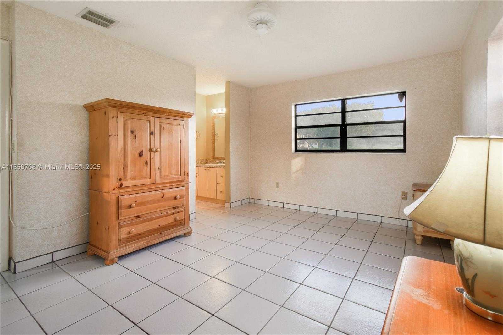 Small Image of 13880 SOUTH WEST 44TH TER, Miami Number 22