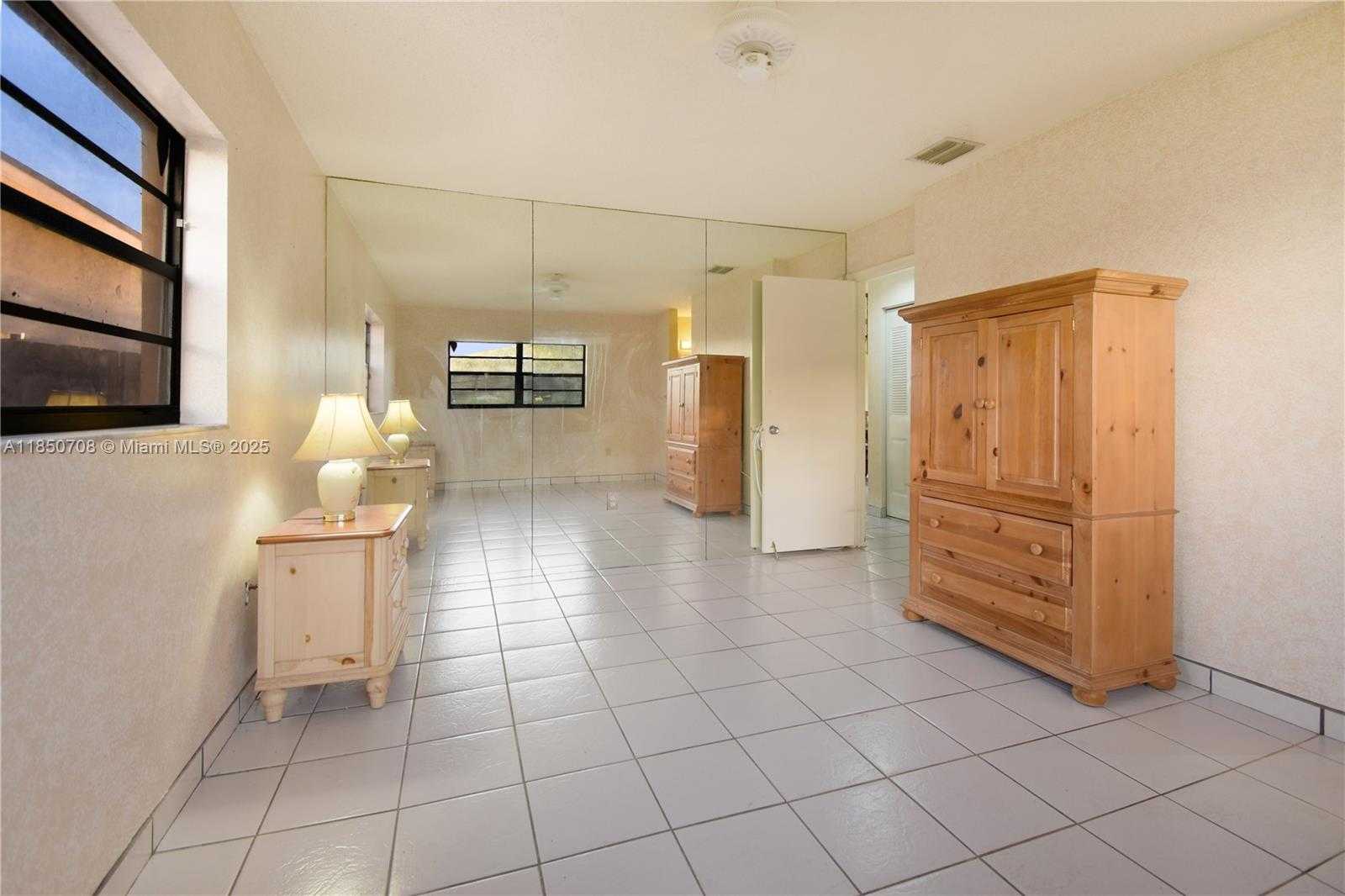 Small Image of 13880 SOUTH WEST 44TH TER, Miami Number 24