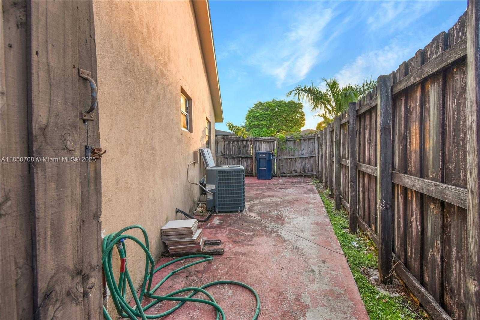 Small Image of 13880 SOUTH WEST 44TH TER, Miami Number 37