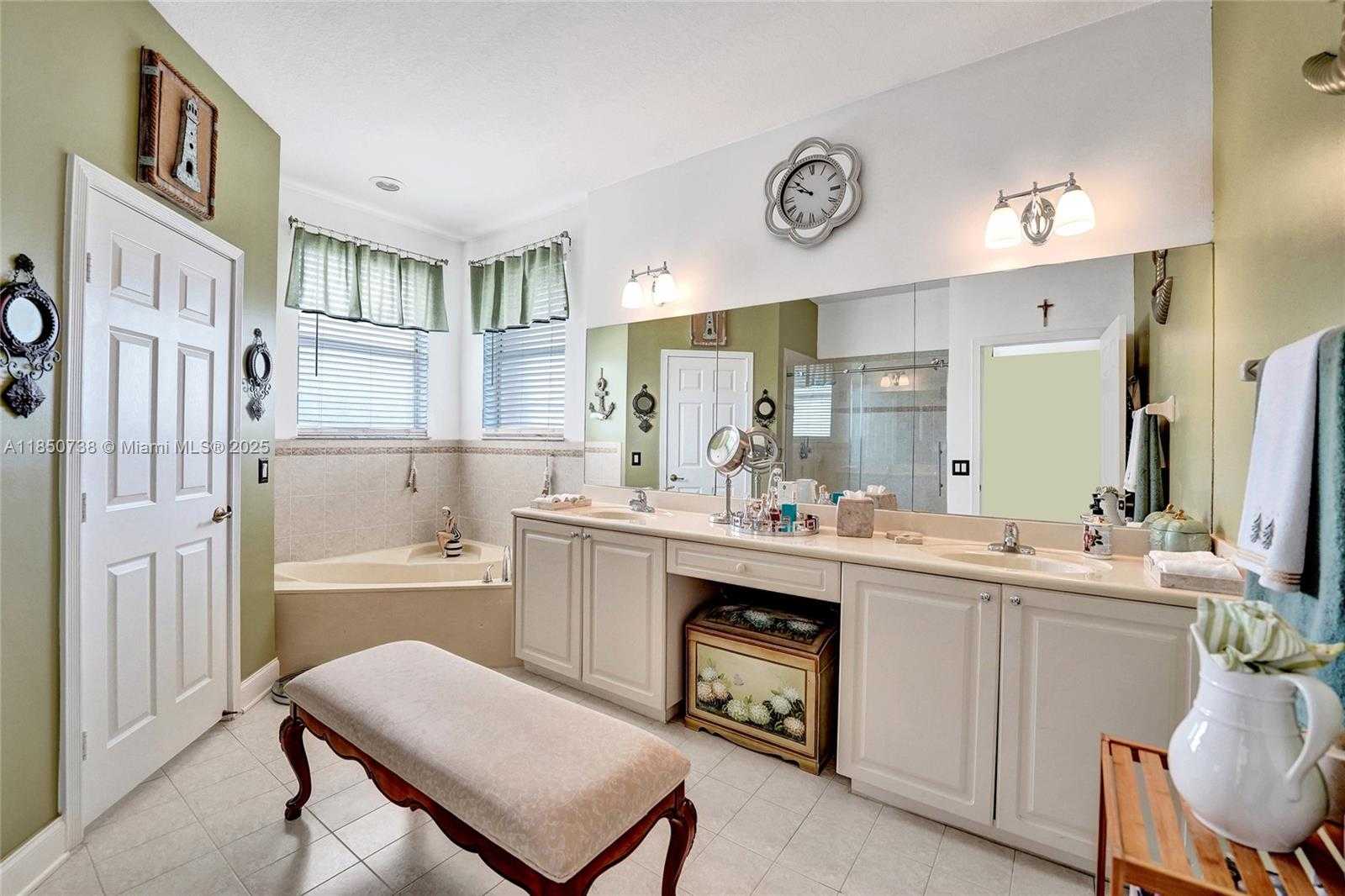 Small Image of 5337 SOUTH WEST 131 TERRACE, Miramar Number 32