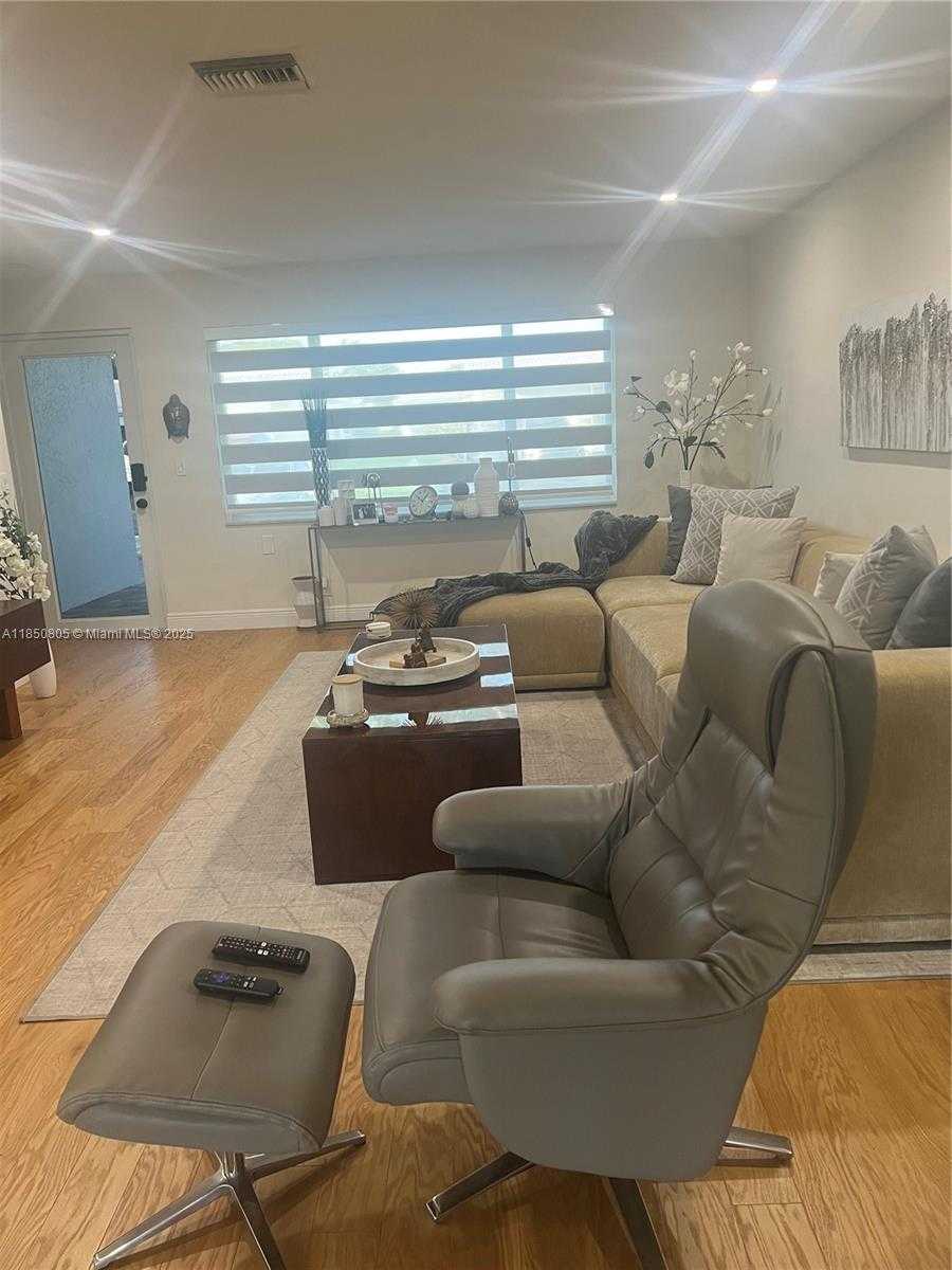 Small Image of 8221 NORTH WEST 14TH ST, Plantation Number 12