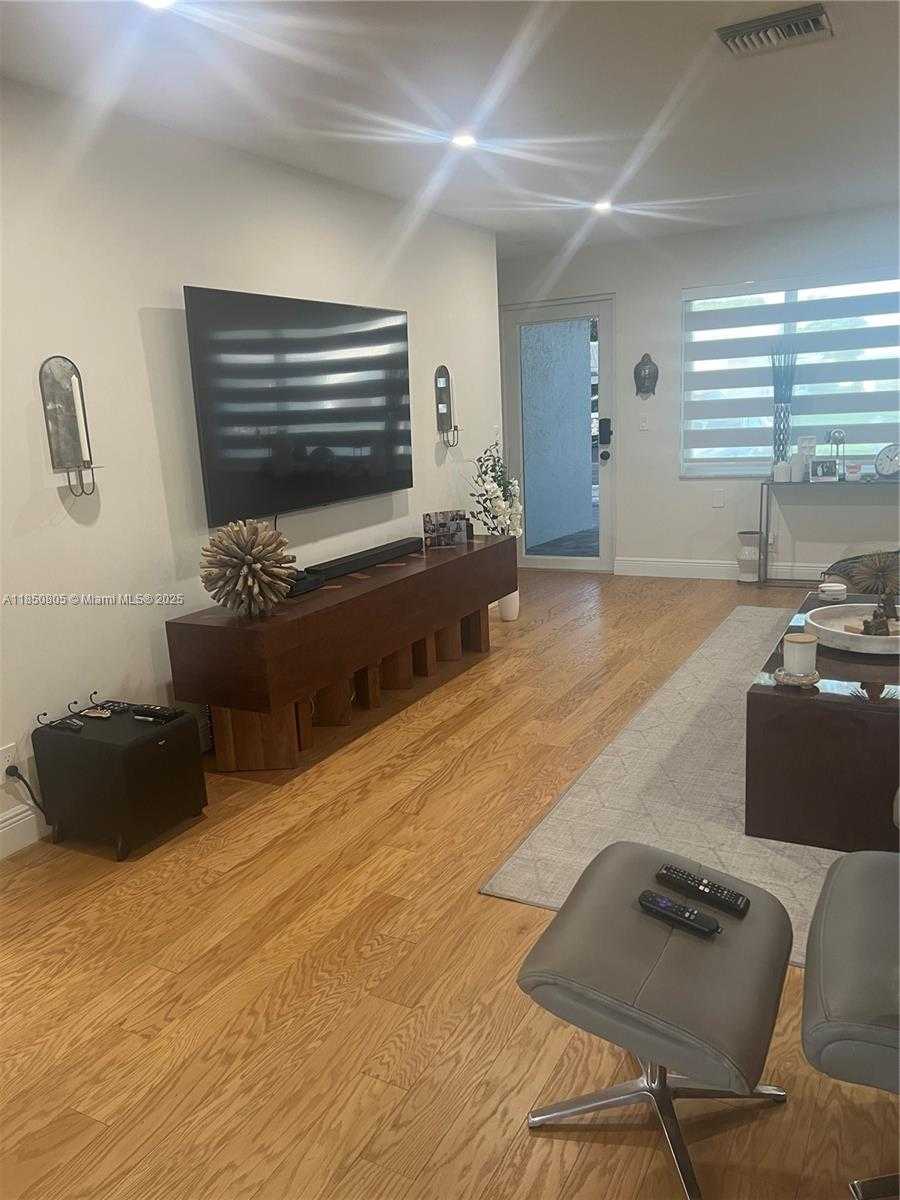 Small Image of 8221 NORTH WEST 14TH ST, Plantation Number 13