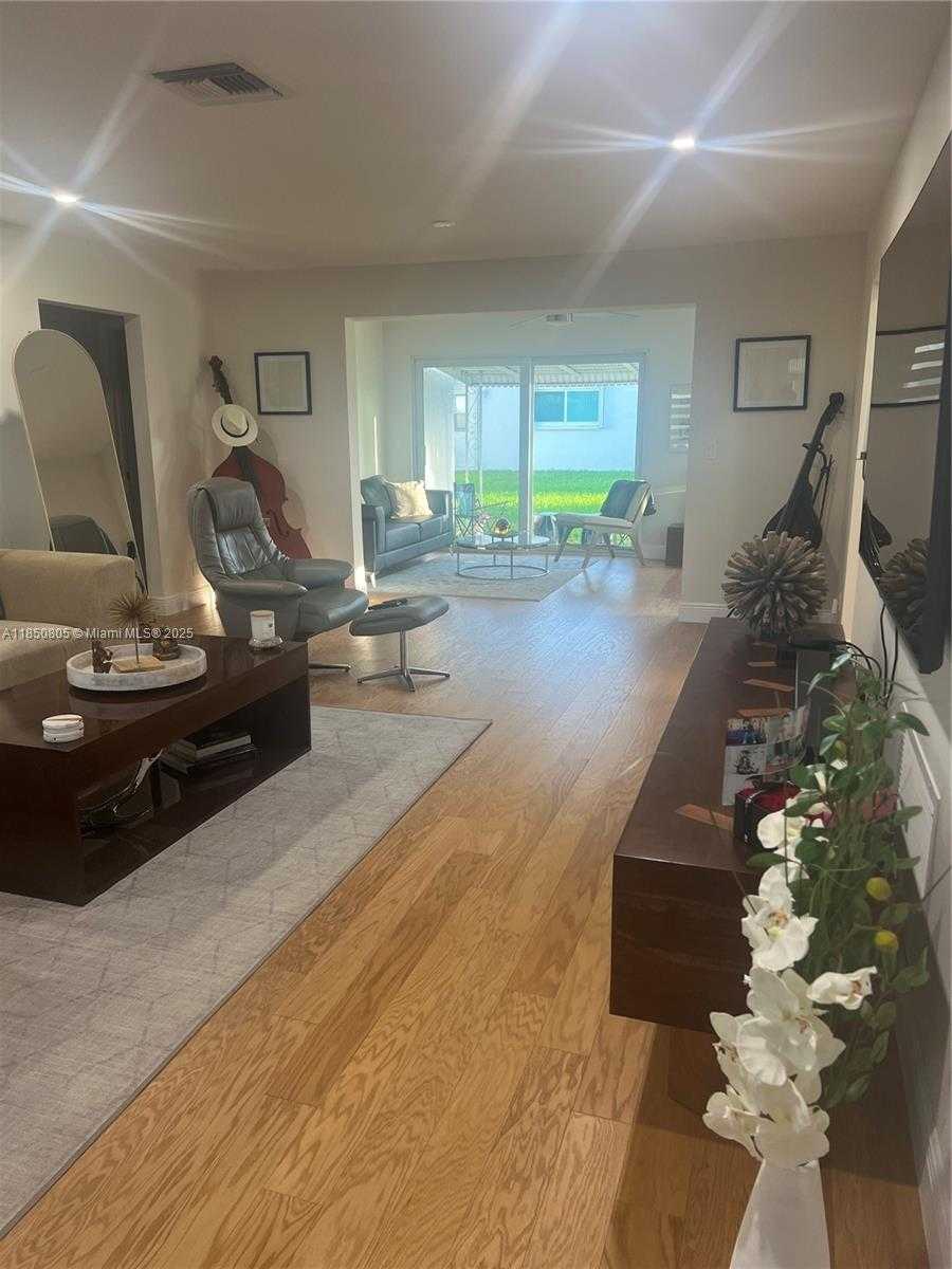 Small Image of 8221 NORTH WEST 14TH ST, Plantation Number 15