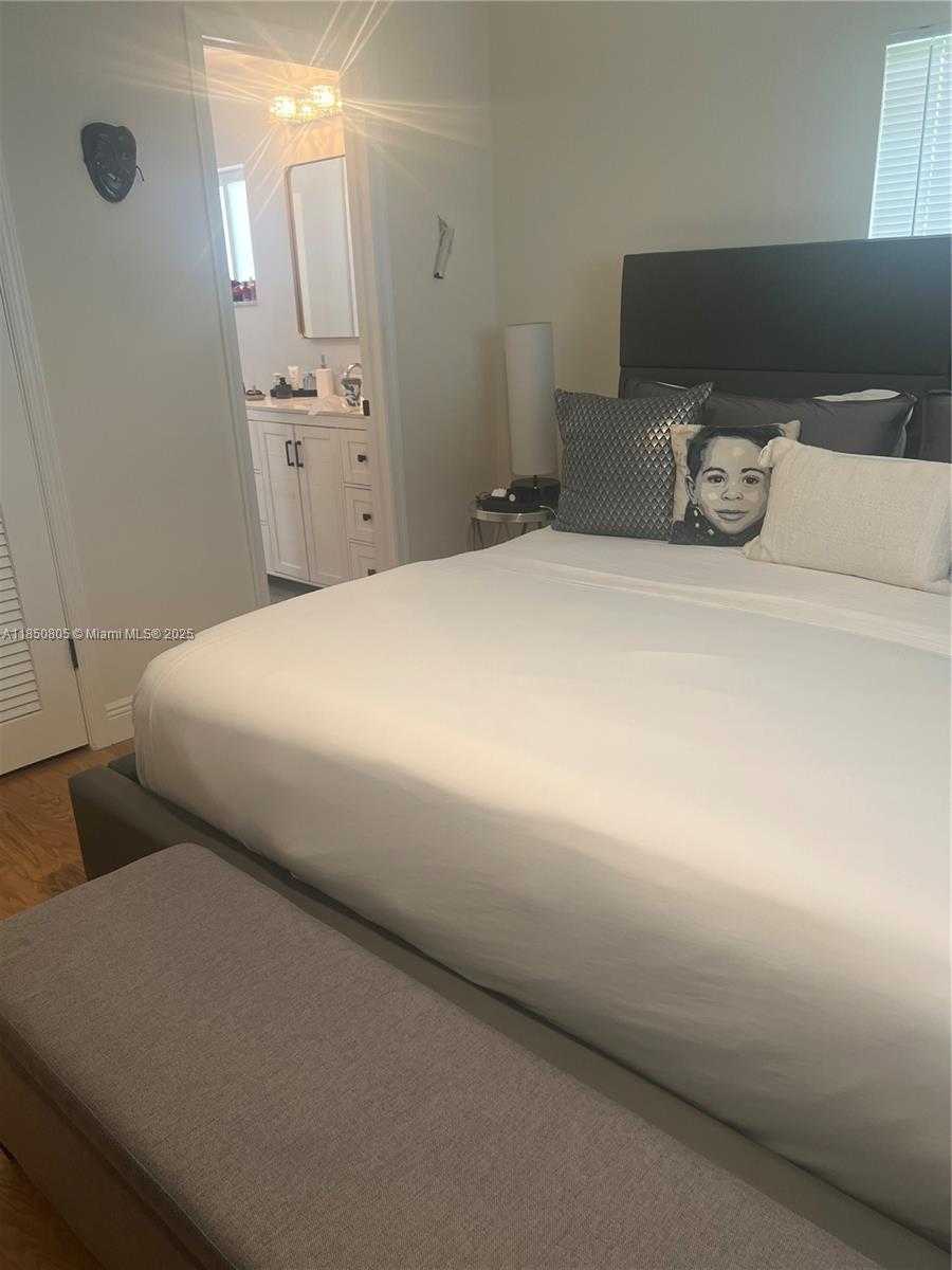 Small Image of 8221 NORTH WEST 14TH ST, Plantation Number 41