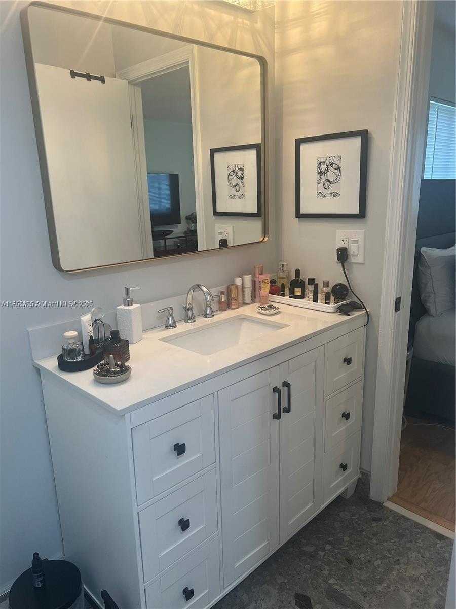 Small Image of 8221 NORTH WEST 14TH ST, Plantation Number 43