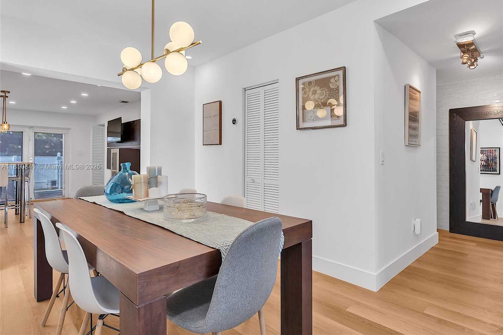 Small Image of 1347 71 ST, Miami Beach Number 10