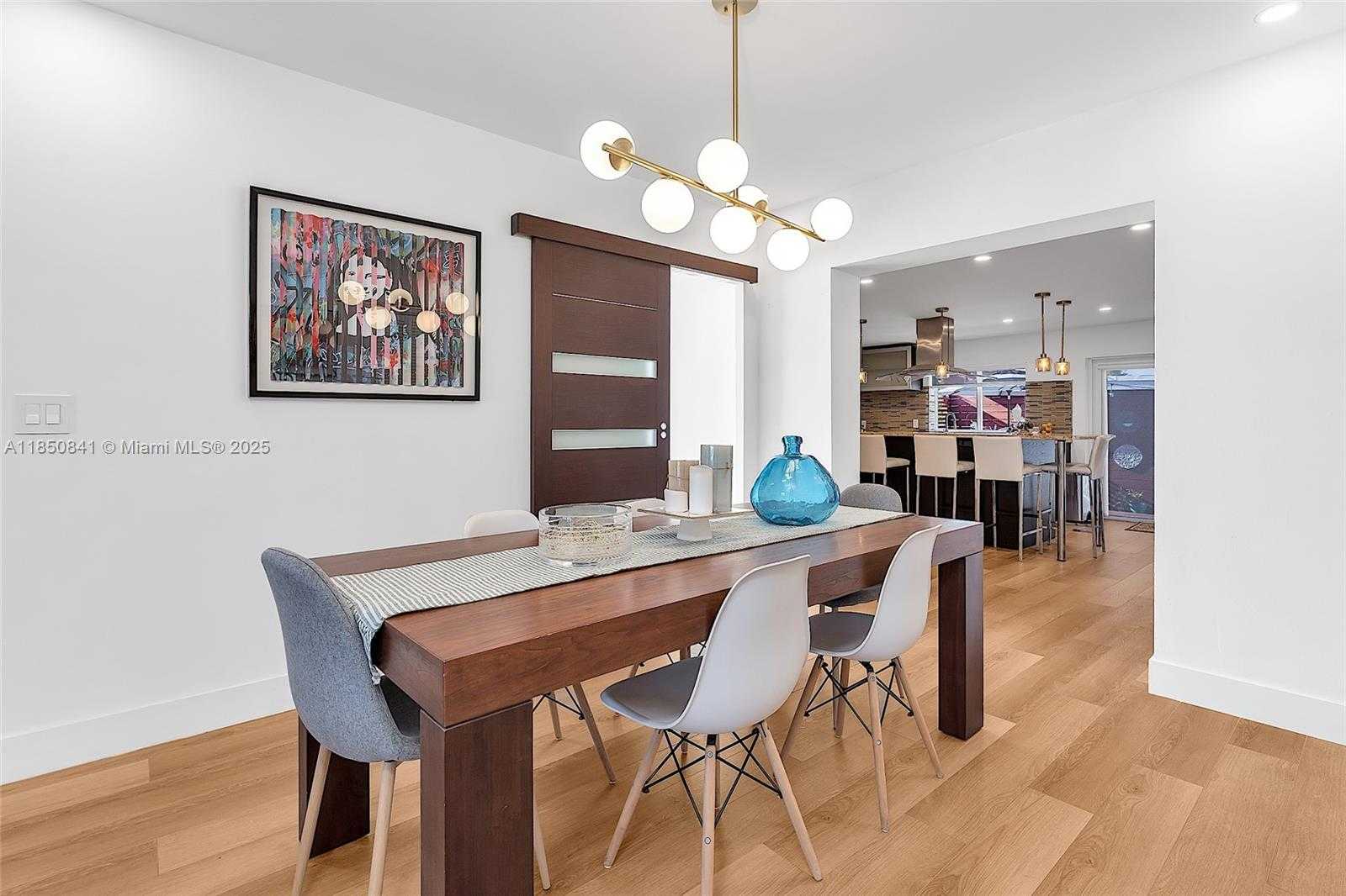 Small Image of 1347 71 ST, Miami Beach Number 11