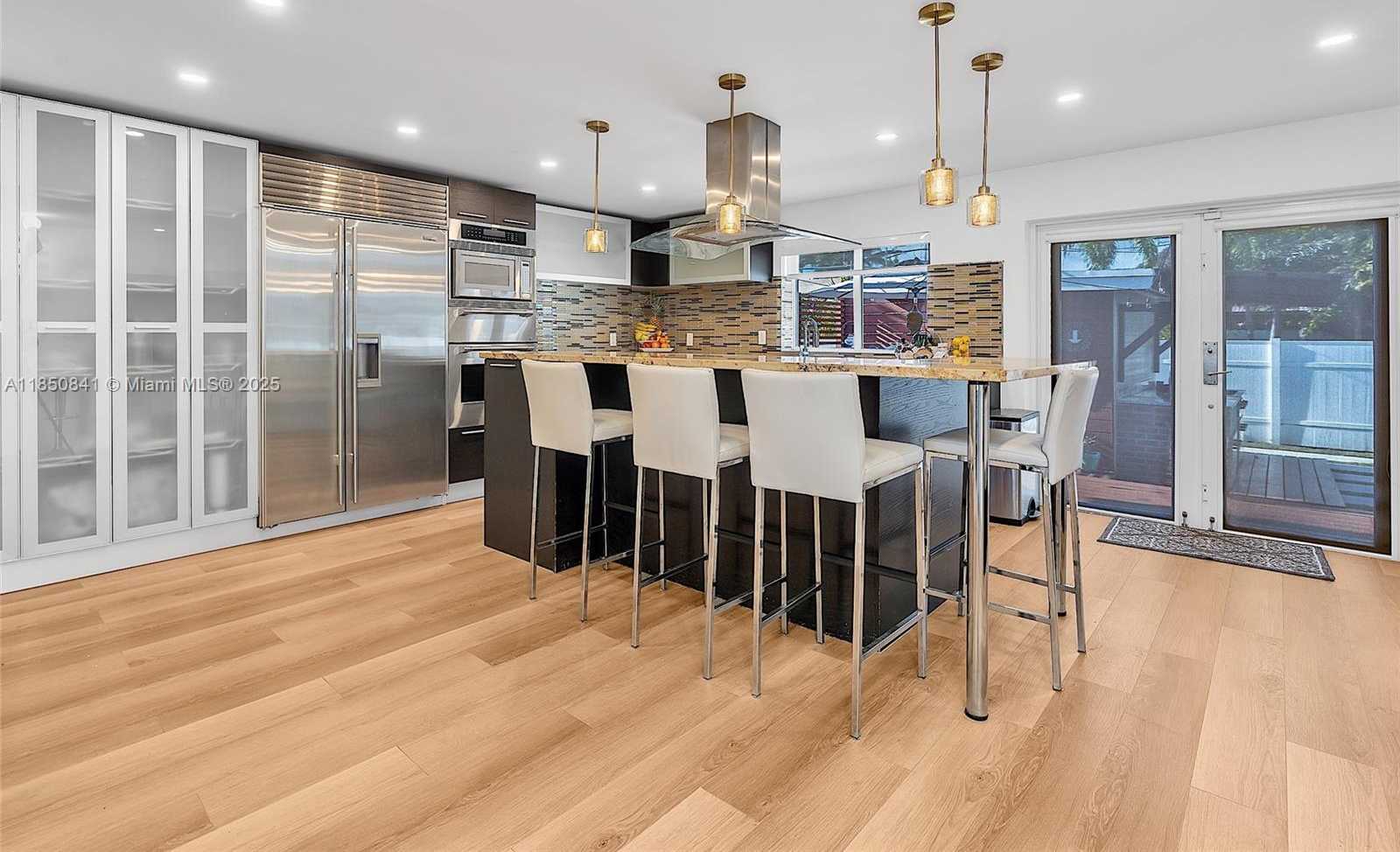 Small Image of 1347 71 ST, Miami Beach Number 12