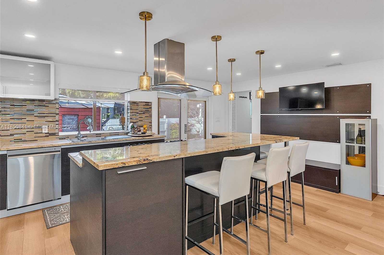 Small Image of 1347 71 ST, Miami Beach Number 13