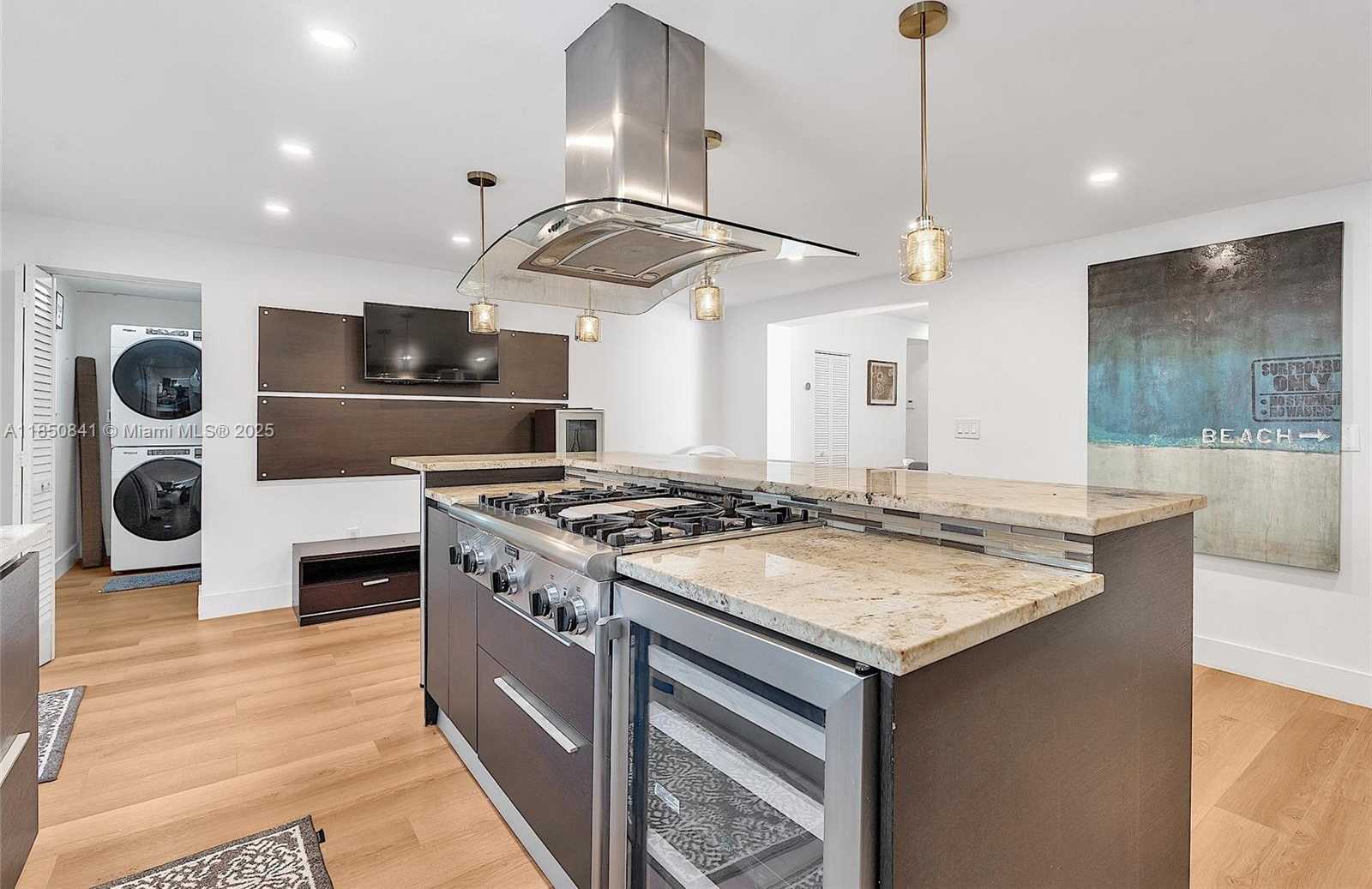 Small Image of 1347 71 ST, Miami Beach Number 14
