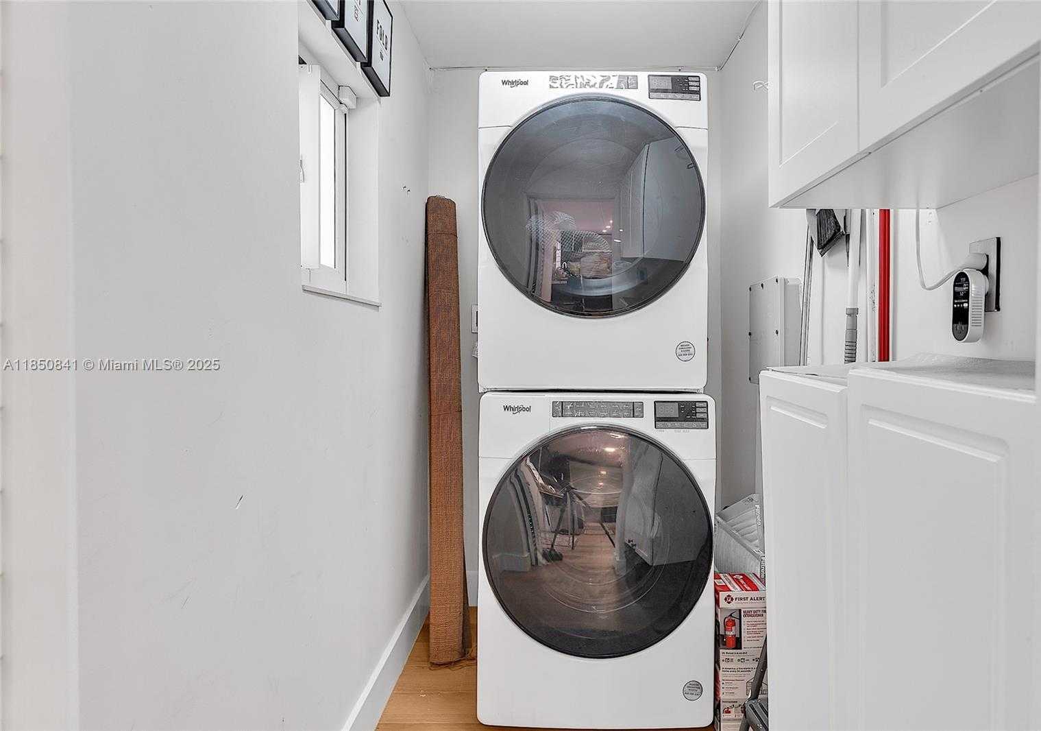 Small Image of 1347 71 ST, Miami Beach Number 16