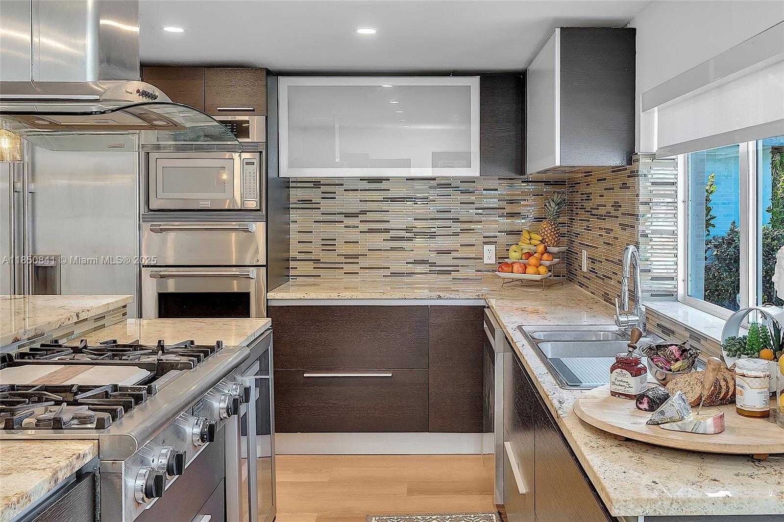 Small Image of 1347 71 ST, Miami Beach Number 18