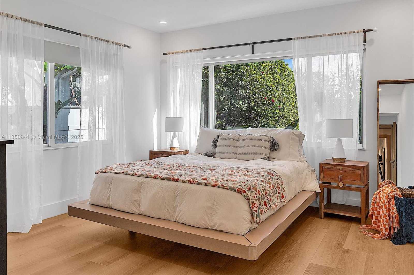 Small Image of 1347 71 ST, Miami Beach Number 23